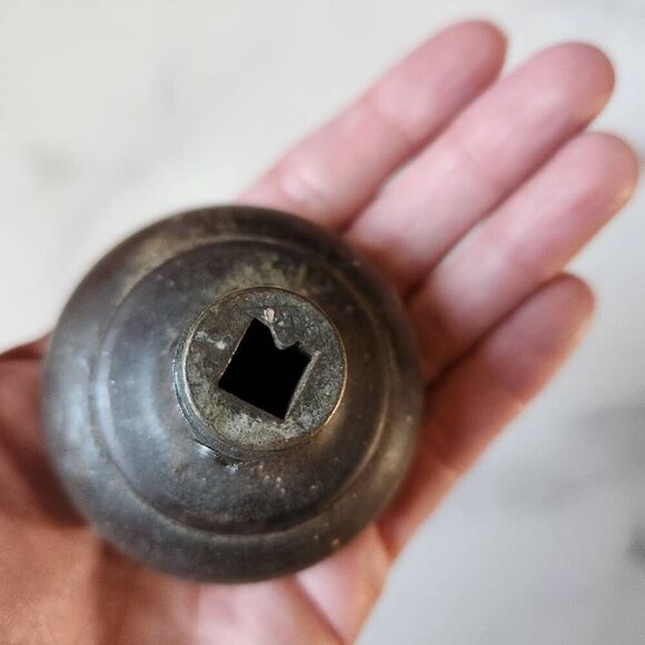 Antique dark metal bronze door knob round Victorian style - Picture 5 of 5